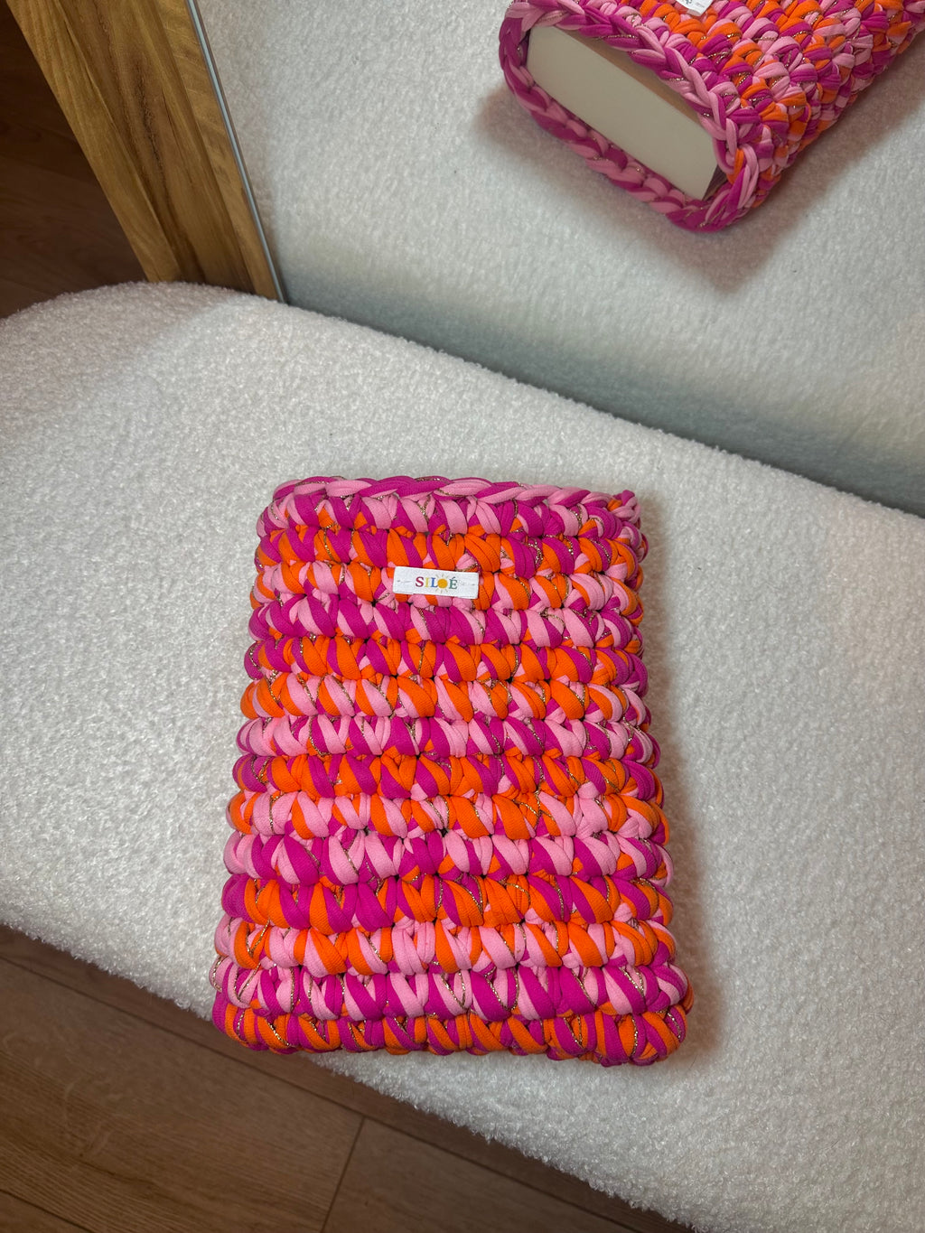 Pochette livre broché orange fushia rose clair et doré
